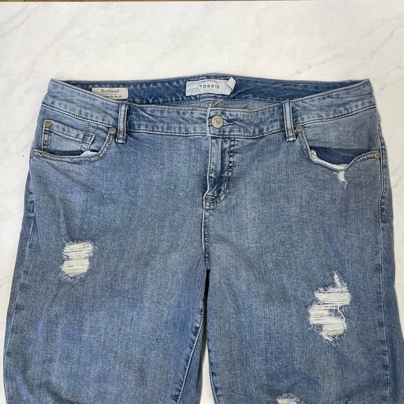Torrid Boyfriend Distressed Lightwash Jeans Size 16 - Picture 3 of 8